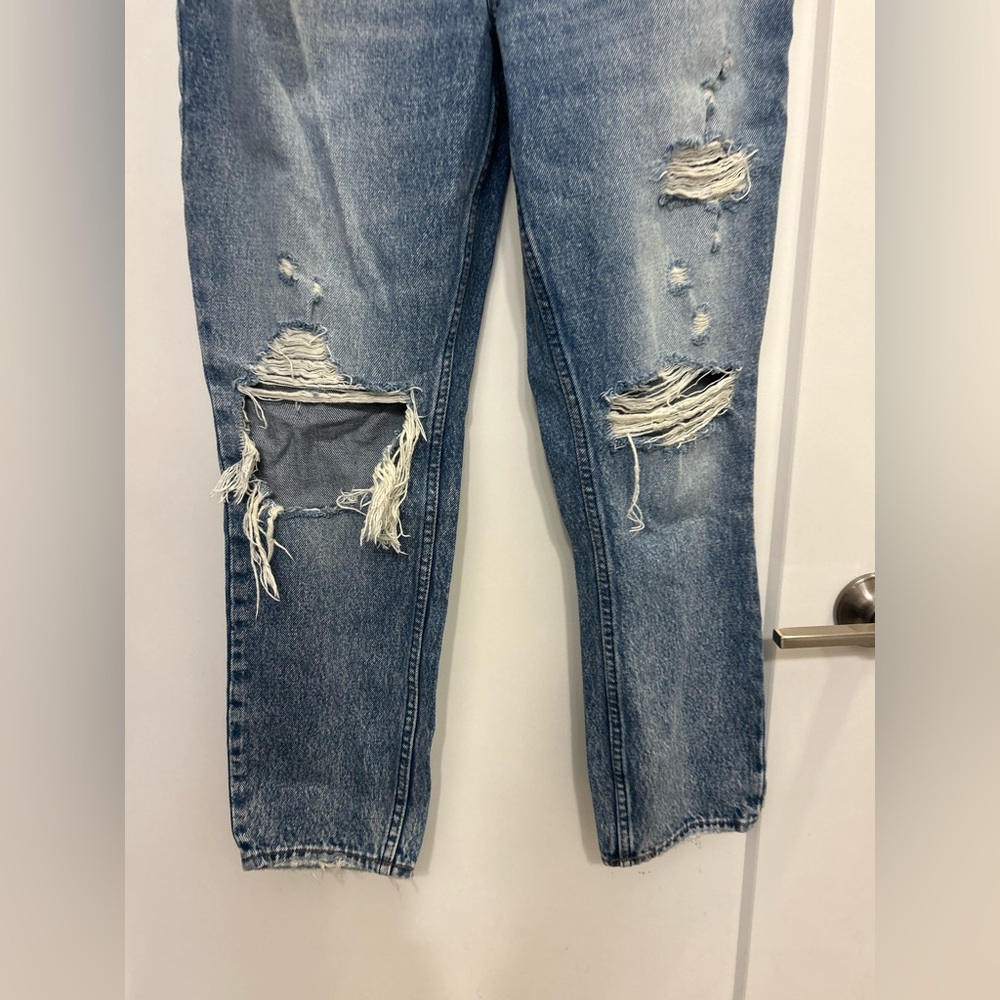 Abercrombie & Fitch High Rise Mom Jeans - Picture 3 of 9
